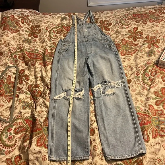 LEVIS Retro/Vintage Style Light Wash Distressed Denim Overalls - Picture 14 of 15